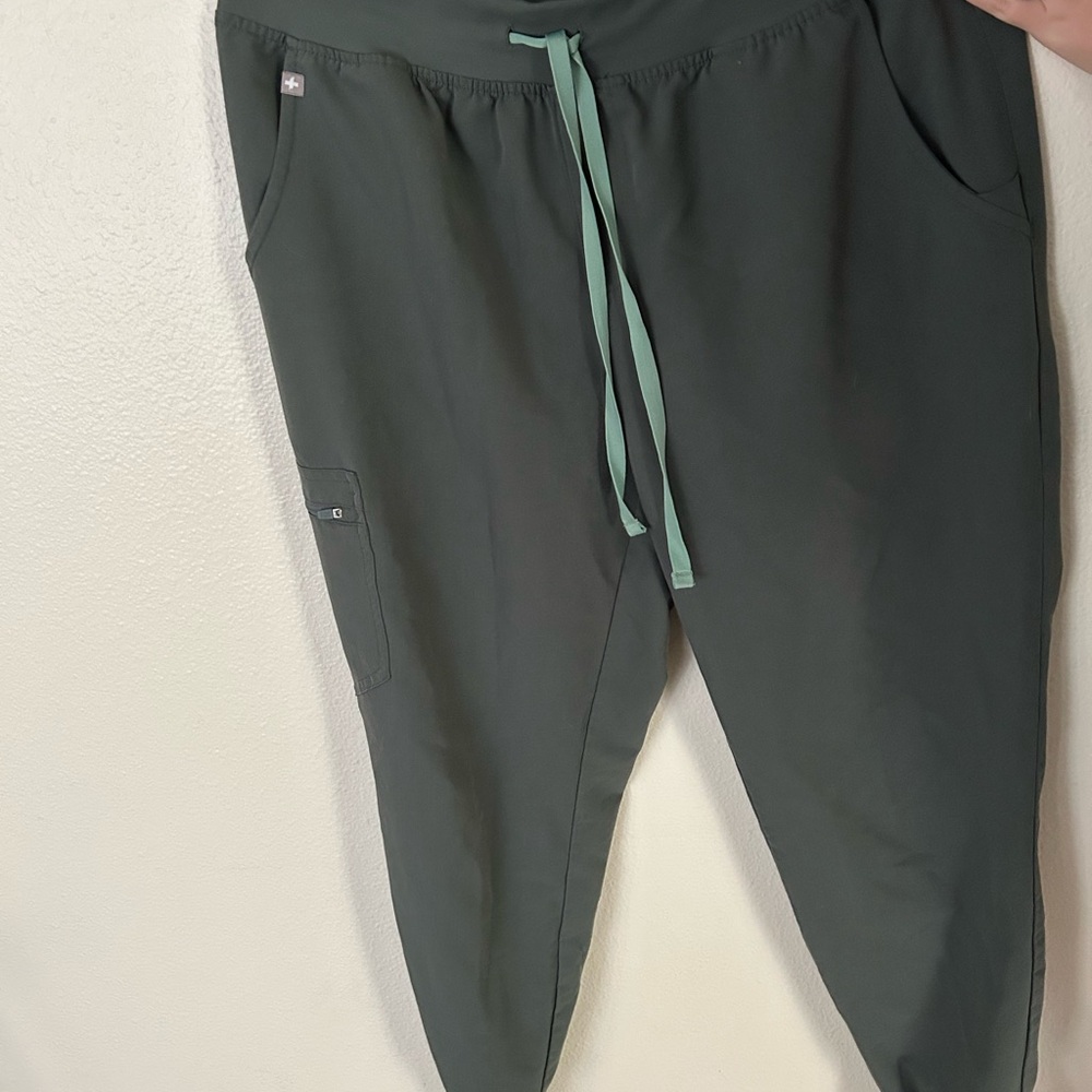 Figs Women's Forest Green Jogger Scrub bottoms